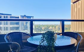 Comfy & Bright 1 Bed Apt Olympic